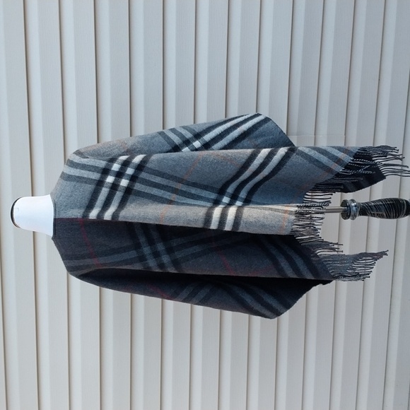 BURBERRY CONTRAST CHECK WOOL CASHMERE JACQUARD CAPE PONCHO - Picture 7 of 10